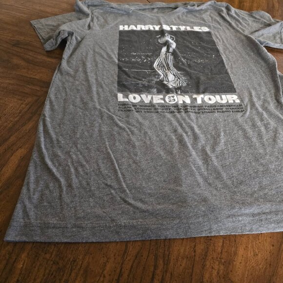 Official Harry Styles 2023 Love On Tour Short Sleeve Shirt Size (M) - Picture 6 of 8